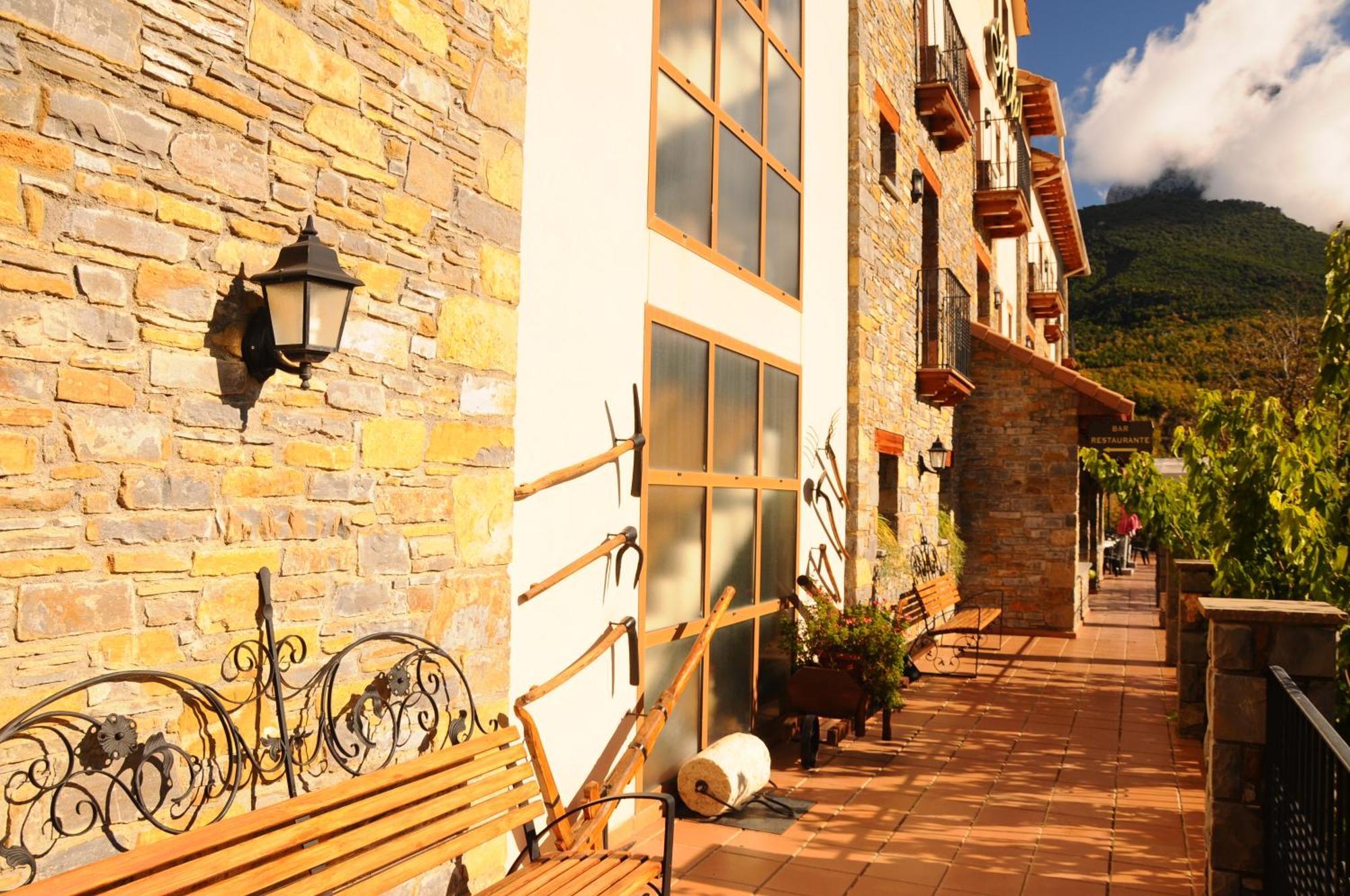 Hotel Arnal Escalona  Exterior photo