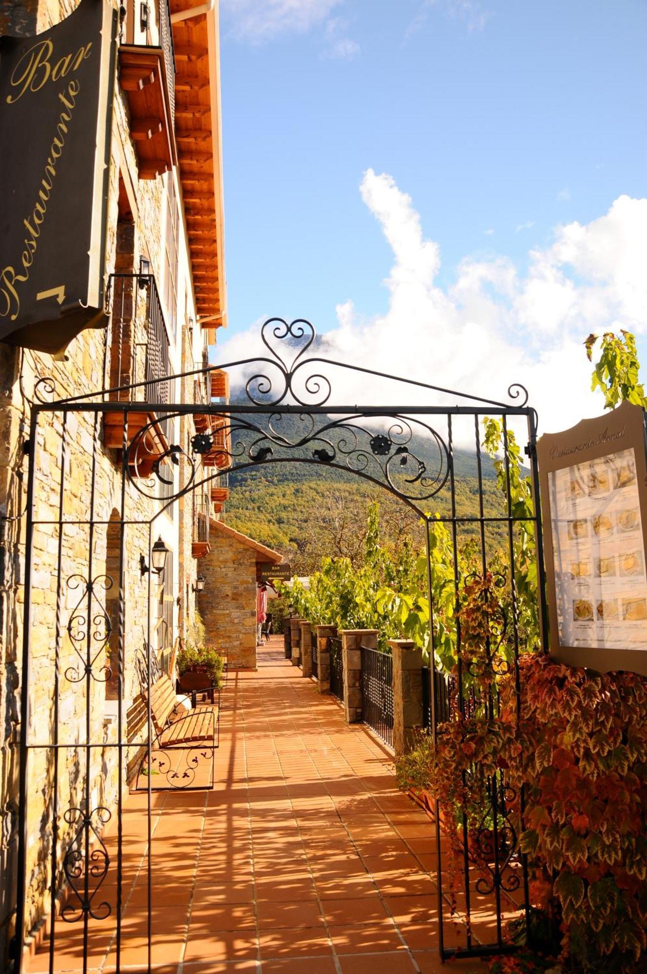 Hotel Arnal Escalona  Exterior photo